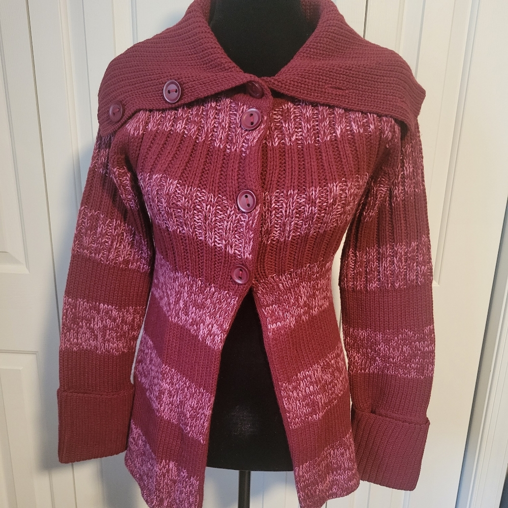 Pout Sweater - Picture 2 of 2